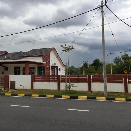 Homestay Zaki D'Gerik Εξωτερικό φωτογραφία
