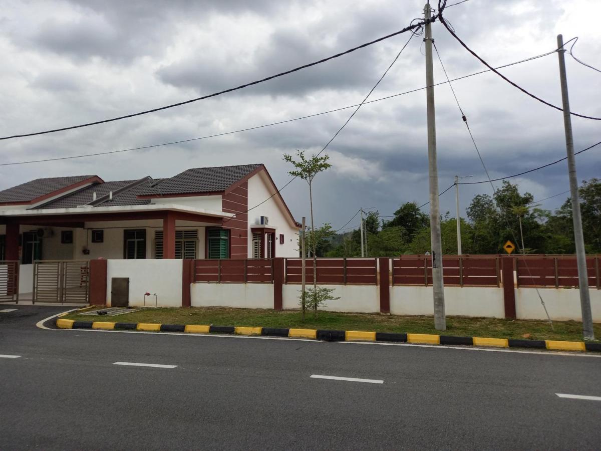 Homestay Zaki D'Gerik Εξωτερικό φωτογραφία